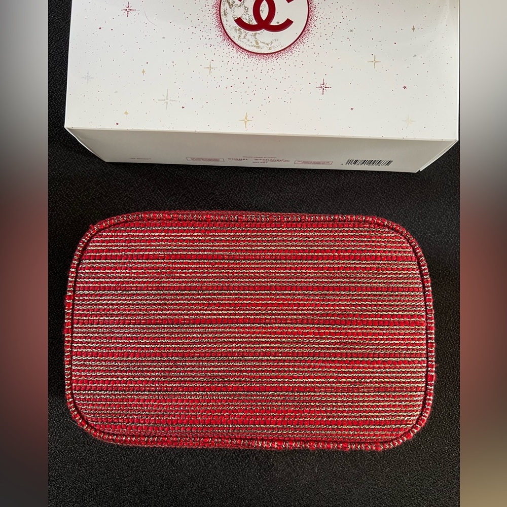 Brand new CHANEL 2022 Holiday Cosmetic Bag - Picture 2 of 6